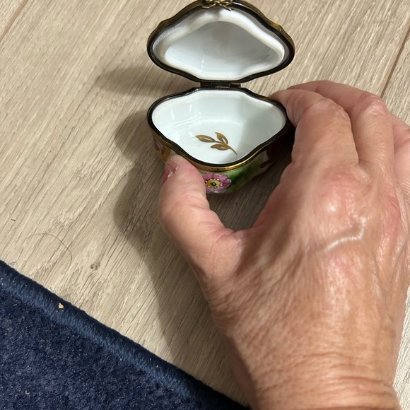 Limoges Trinket Box LaGloriette No. 145/250 Handpainted France Cranberry & Gold - Picture 5 of 11